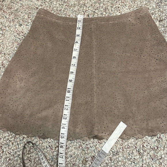BCBGMaxAzria Tan Mini Skirt - Picture 7 of 9